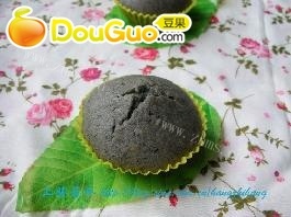 美味的鲜奶黑芝麻马芬