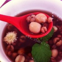 自制莲子薏米红豆汤