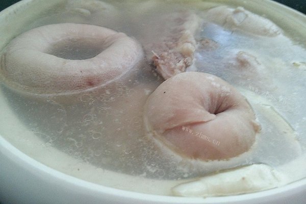 竹笋灌小肠排骨汤