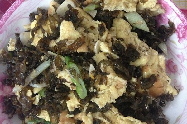 地皮菜炒鸡蛋