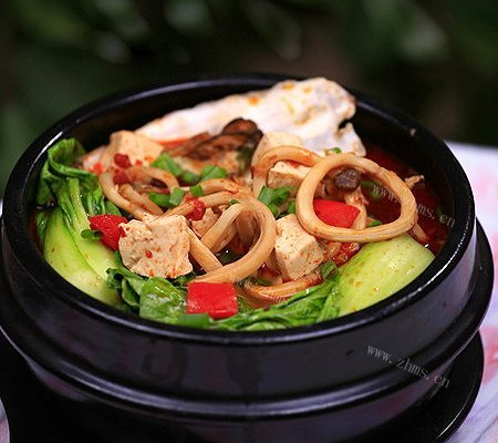 石锅牡蛎鱿鱼豆腐汤