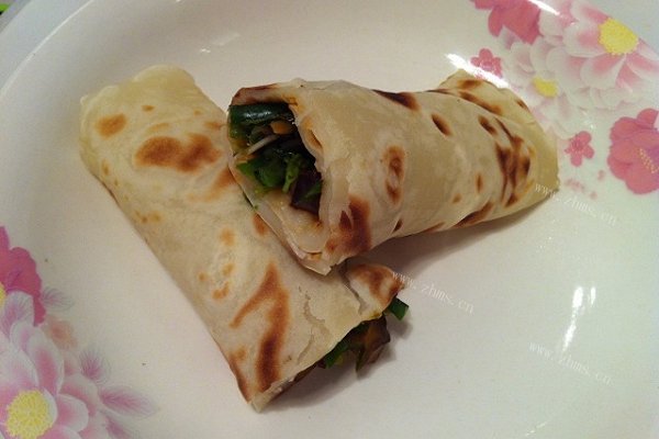 自制青椒皮蛋卷饼