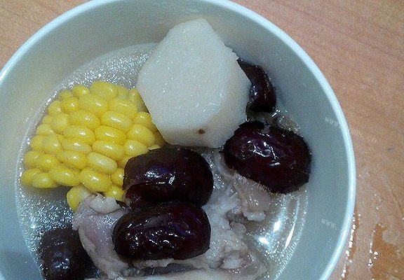 自制黄豆山药猪脚汤