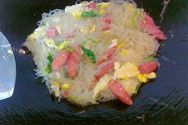 家常鸡蛋火腿炒米粉