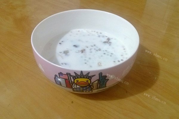 椰汁桃胶西米露