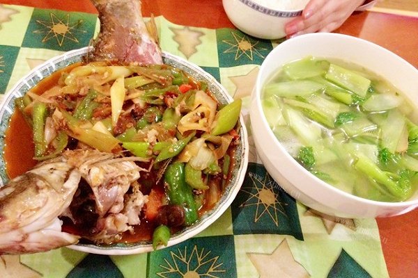 三椒红烧鱼