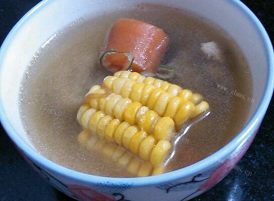 美味胡萝卜玉米排骨汤