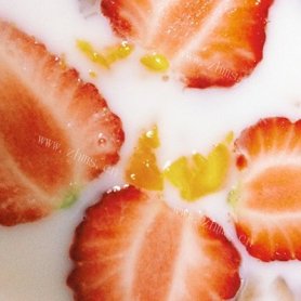 家庭版草莓芒果椰奶西米露