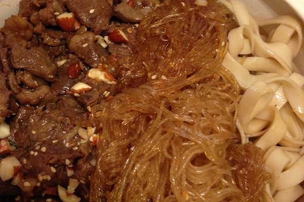 自制麻辣牛肉面加粉