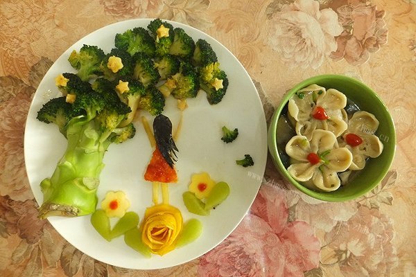 摘星的女孩儿童早餐