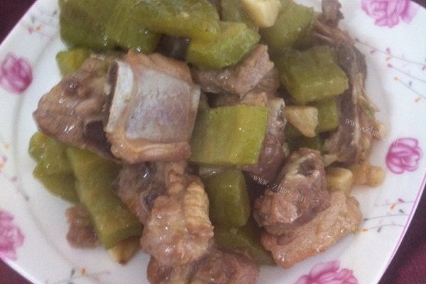苦瓜闷排骨