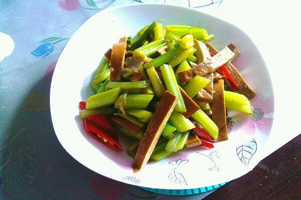 家常芹菜炒豆干