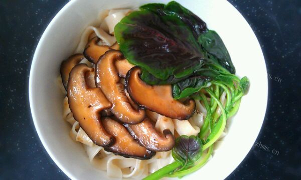 美味苋菜香菇面