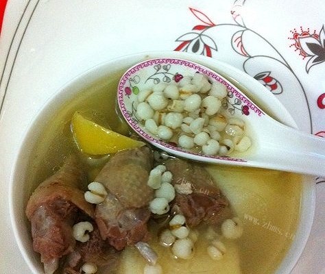 营养的薏米山药煲乳鸽