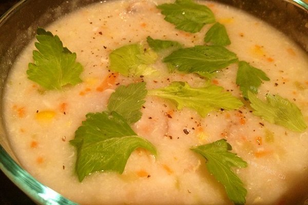 家常芹菜蘑菇滑鸡粥