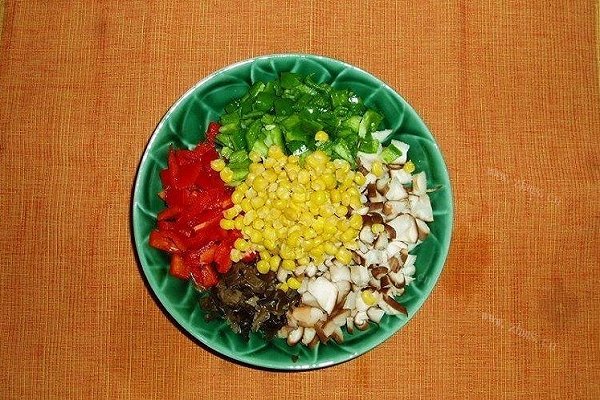 好吃的缤纷蔬菜粒