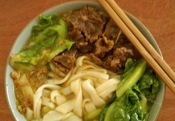 牛腩粿条汤