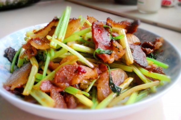 芹菜炒腊肉