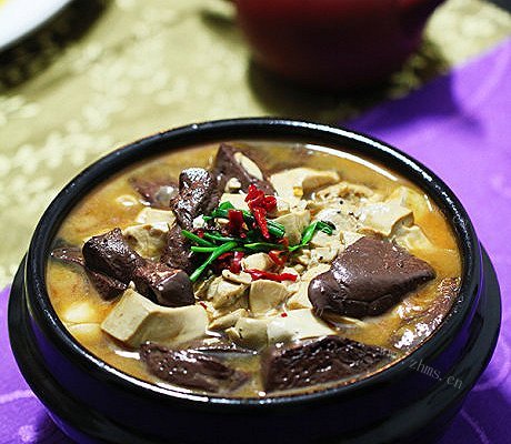 鸭血臭豆腐煲