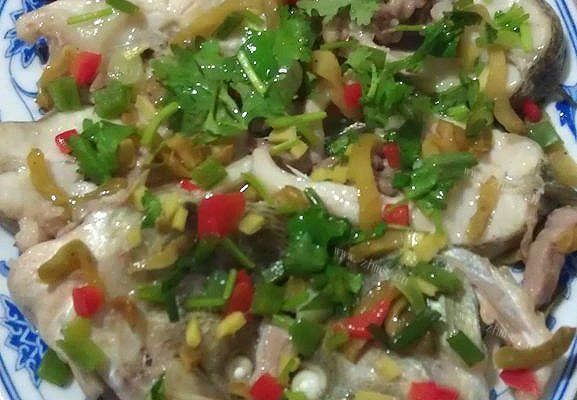 榨菜肉丝蒸鲈鱼-小丽家常菜