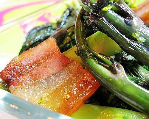 腊肉炒红菜薹