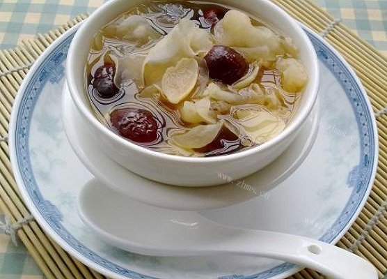 美容的银耳红枣汤