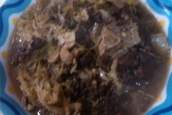 酸菜五花肉炖血肠
