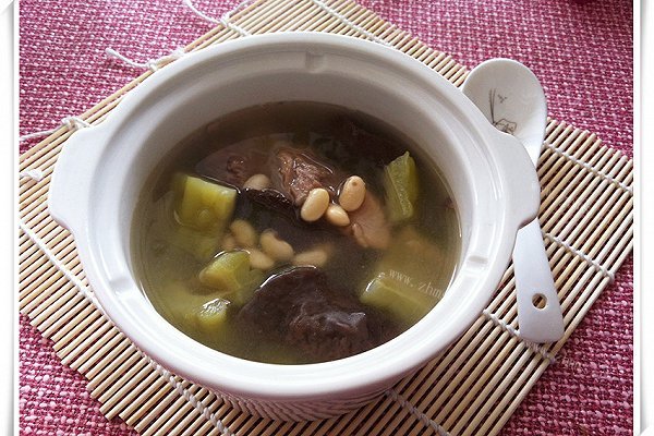 苦瓜木耳炖瘦肉汤