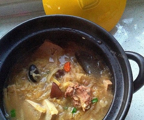 砂锅排骨煲酸菜