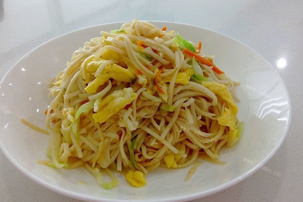 家庭版蛋香时蔬炒面