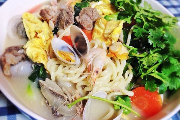 美味的海鲜面