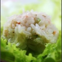 简单的鲜虾糯米什锦饭团