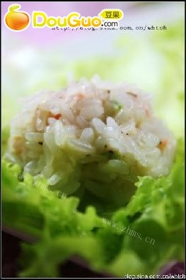 简单的鲜虾糯米什锦饭团