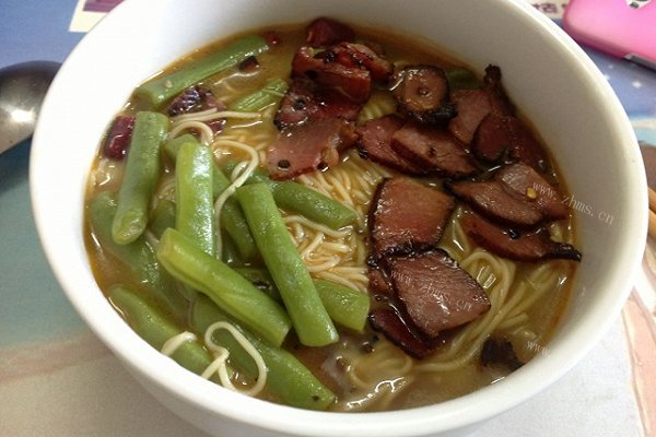 腊肉豆角闷面