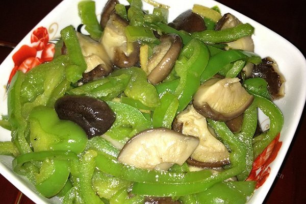 青椒炒香菇