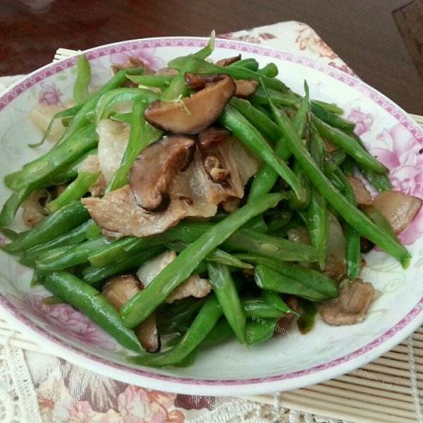 色泽鲜亮的豆角炒肉