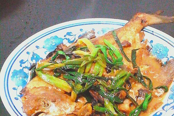 香葱红烧鲳鱼