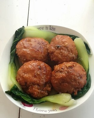 双肉红烧狮子头