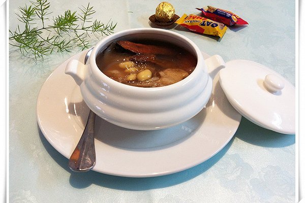 土茯苓扁豆大骨汤