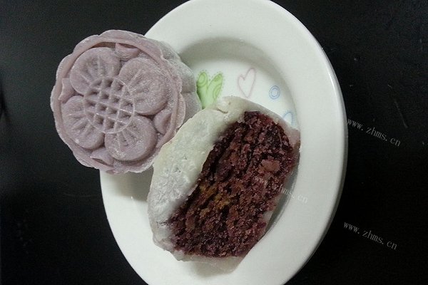 自制紫薯核桃冰皮月饼