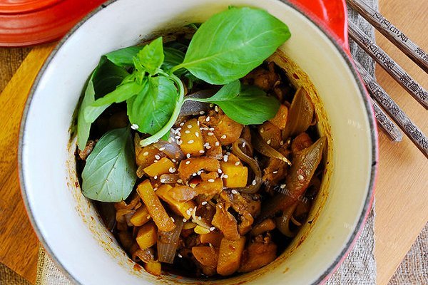 球形西葫芦焖鸡肉