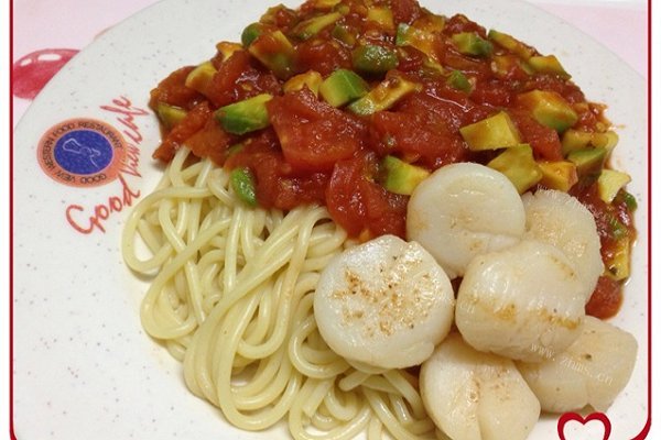 玉帶牛油果茄醬意粉