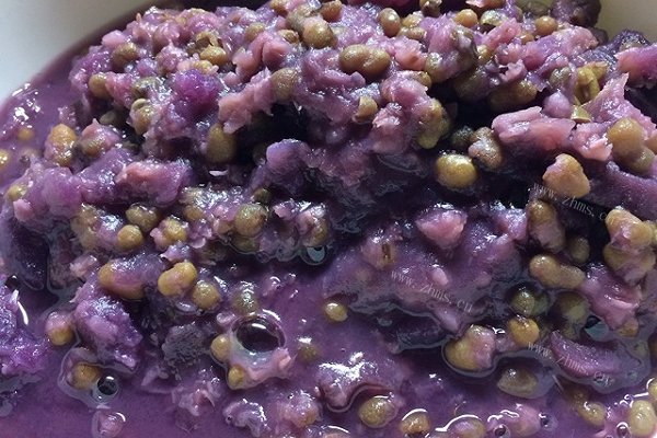自制绿豆紫薯粥
