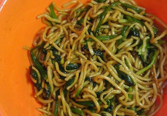 美味菠菜炒面