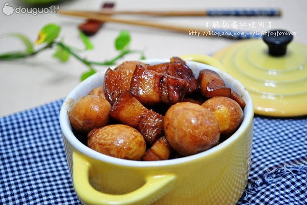 家常鹌鹑蛋红烧肉