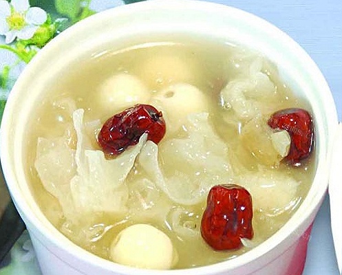 美味银耳莲子羹