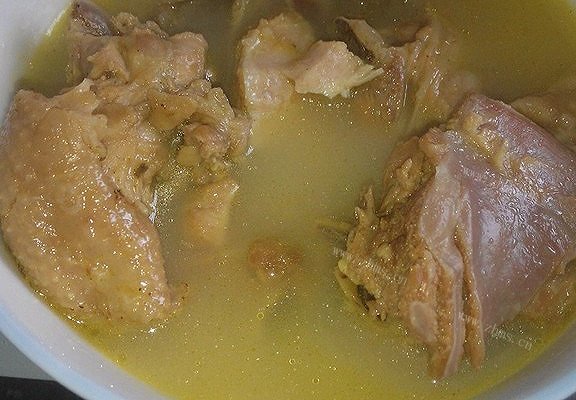 黑砂锅炖土鸡汤