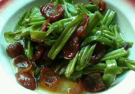 腊肠炒空心菜梗