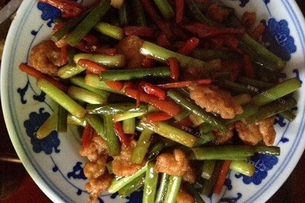 蒜薹红椒烩虾仁