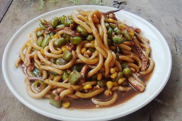 酱汁鱿鱼炒乌冬